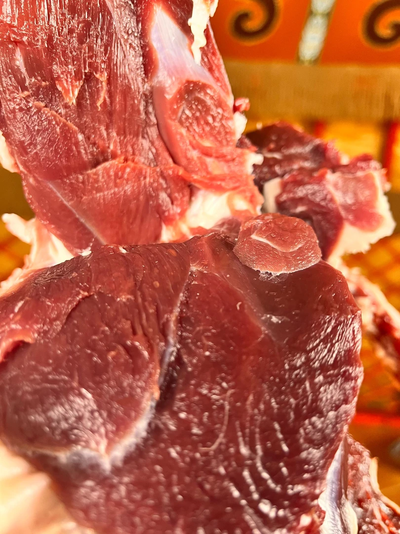 20斤标准品,竖分半只羊手扒肉打包装。乌拉特后旗阴山散养后山羊
