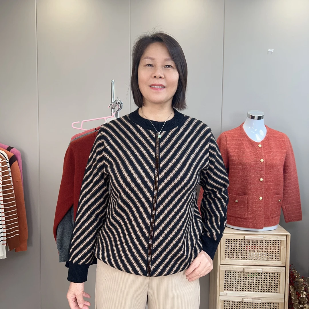 2024秋冬新款加厚针织毛衣条纹新款气质妈妈毛衣高档妈妈毛衣