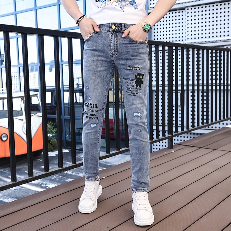 欧美高端刺绣牛仔裤男2024夏季新款潮牌修身小脚百搭浅色休闲长裤