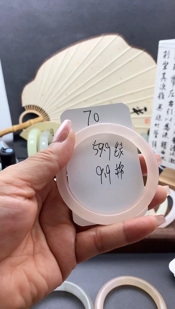 【闪购商品】石英质玉手镯未镶嵌70