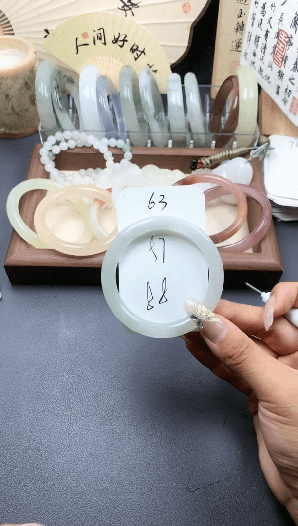 【闪购商品】石英质玉手镯未镶嵌63