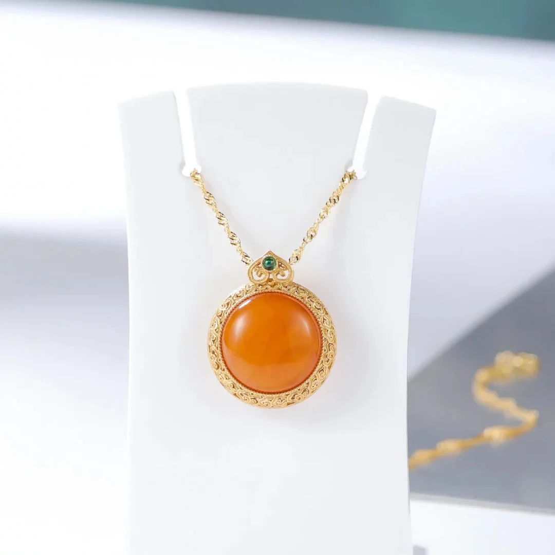 S&A天然琥珀吊坠女S925镶嵌老蜜鸡油黄时尚蜜蜡吊坠老蜜蜡吊坠