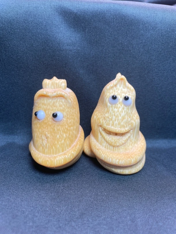 《爆笑虫子》实心竹龙血金丝竹竹雕竹刻把件《送油》