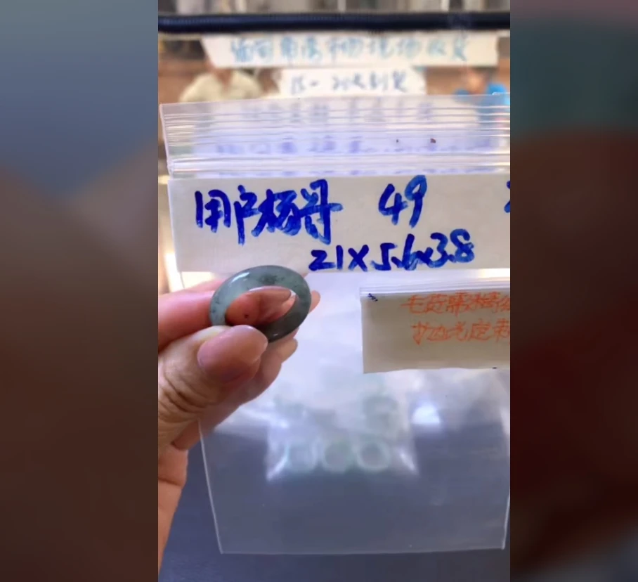 中缅寻翠 天然翡翠A货毛货需精细抛光拍一发一