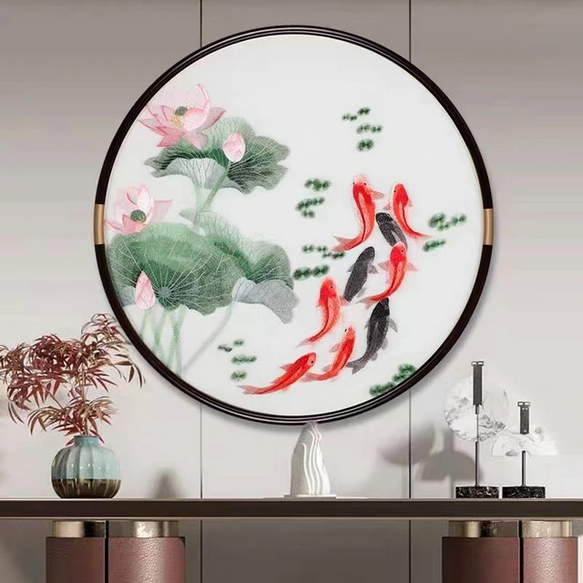 苏州刺绣机绣仿手工九鱼图荷花圆型玄关带框成品走廊装饰画挂画