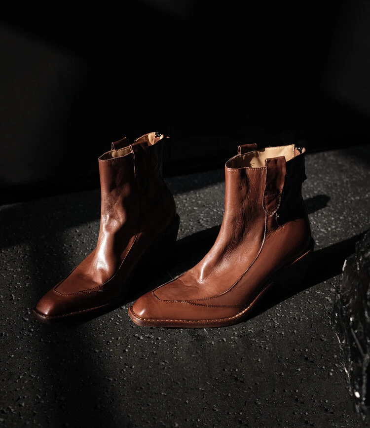 2 PEELOE 美拉德风水洗马皮小方头粗跟牛仔靴复古短靴纯手工擦色