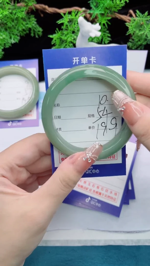 【闪购商品】石英质玉手镯未镶嵌10