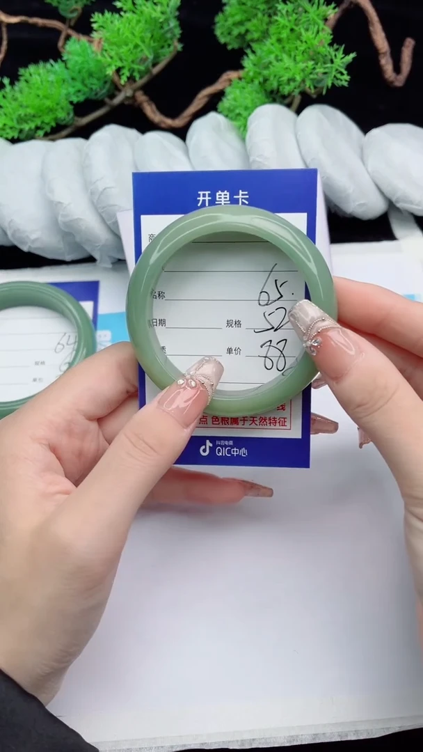 【闪购商品】石英质玉手镯未镶嵌65