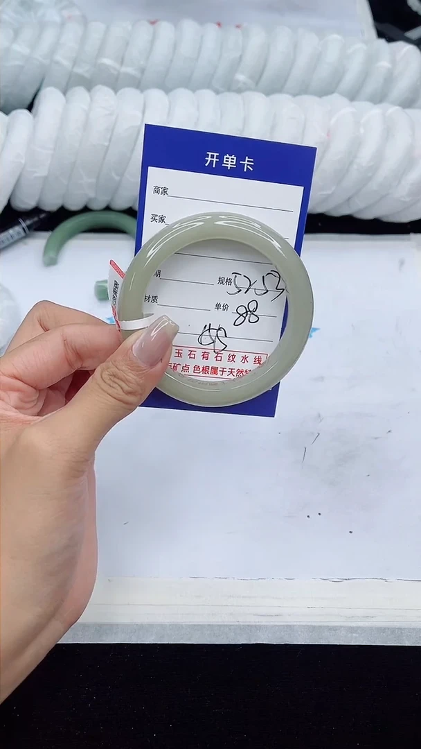 【闪购商品】石英质玉手镯未镶嵌158