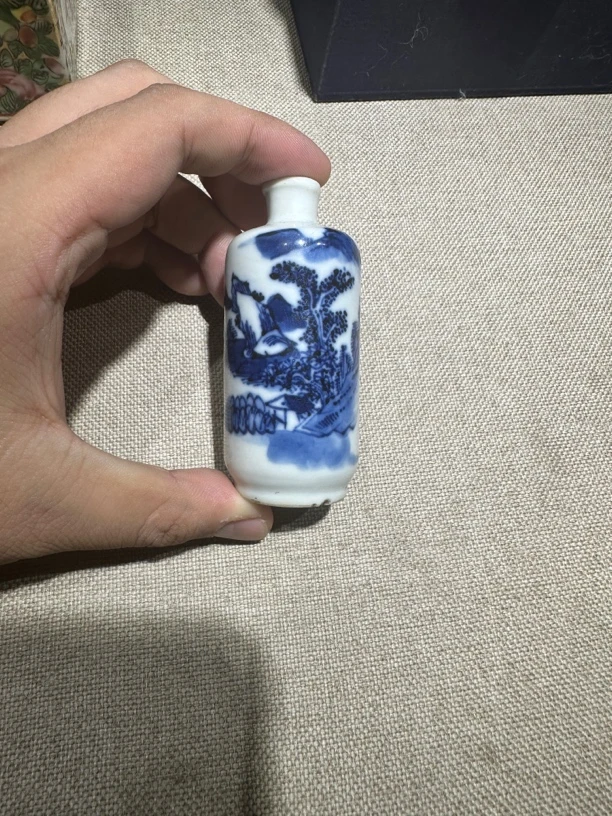 青花山水纹鼻烟壶  6666666666碎粘