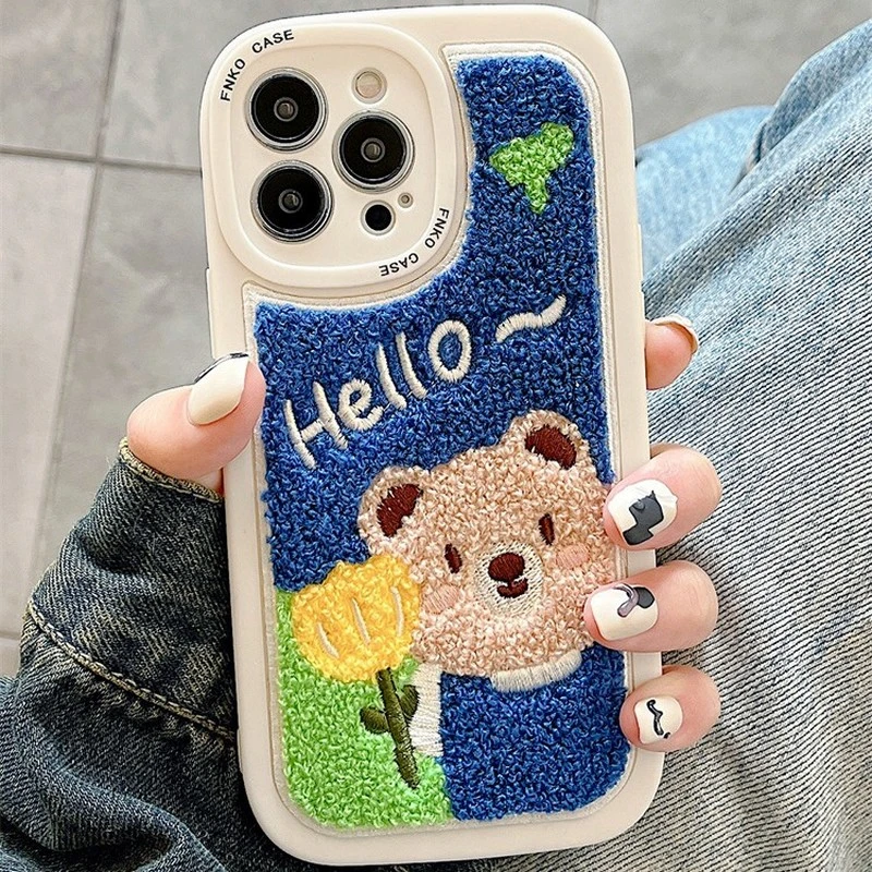 小众创意羊羔毛绒刺绣小熊iPhone15手机壳苹果14Promax可爱13硅胶