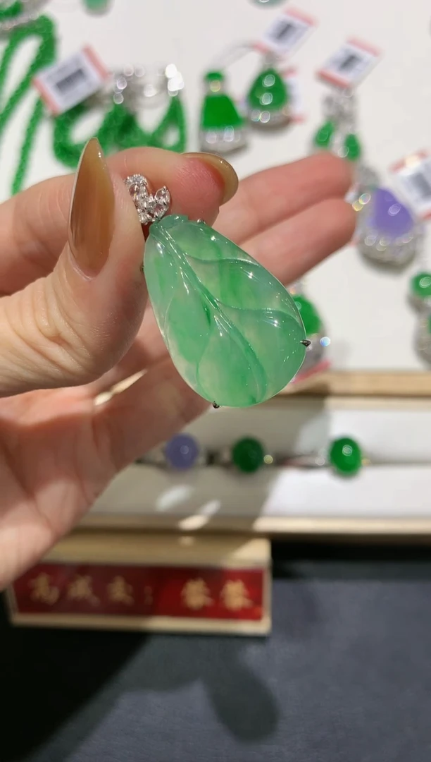 【闪购商品】翡翠吊坠(不含链)18K金镶嵌团购6