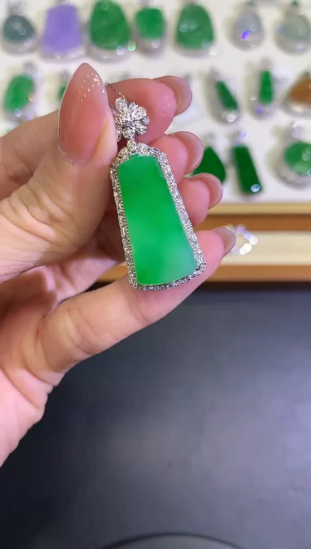 【闪购商品】翡翠吊坠(不含链)18K金镶嵌团购3