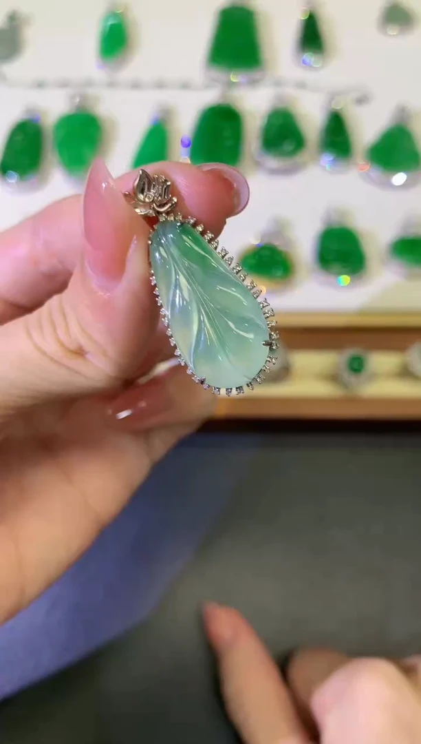 【闪购商品】翡翠吊坠(不含链)18K金镶嵌团购9