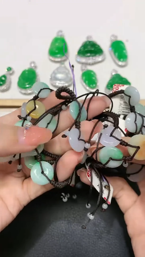 【闪购商品】翡翠吊坠(不含链)未镶嵌2多人多样性随机发货1件