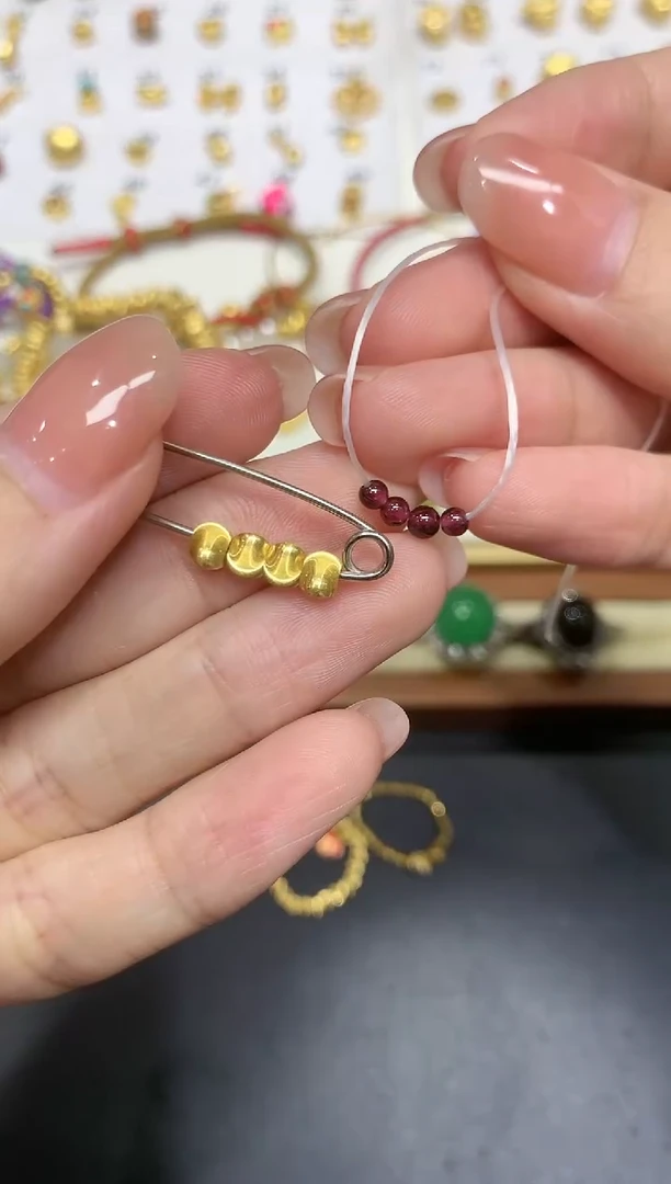 【闪购商品】石榴石吊坠(不含链)足金镶嵌8多人多样性随机发货1件