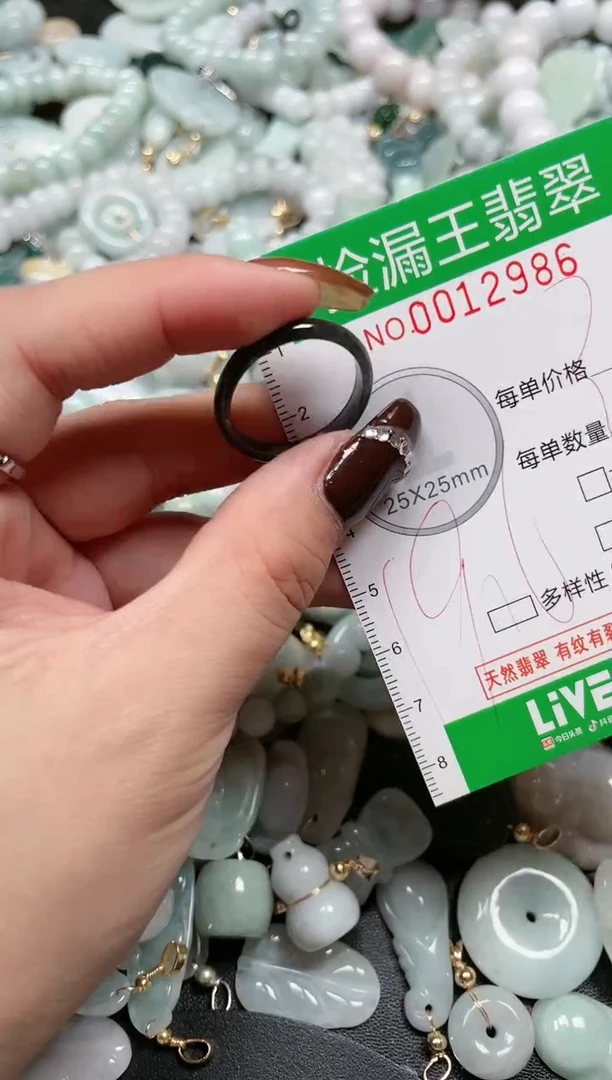 【闪购商品】翡翠吊坠(赠链)未镶嵌天然A货翡翠