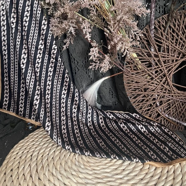 YJ2024经典百搭桑蚕丝85*85方巾