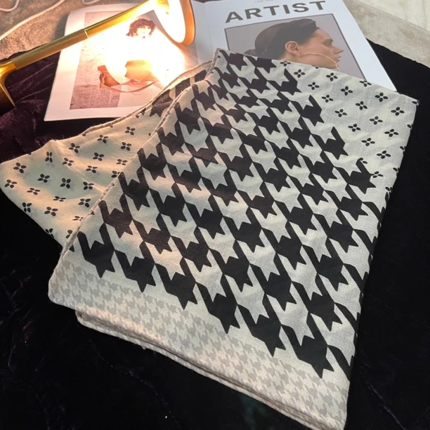 YJ2024福利（不退换）时尚精致女人方巾98*98