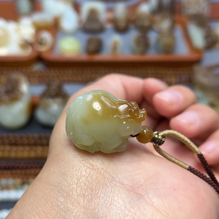 和田玉（糖玉）颈饰未镶嵌