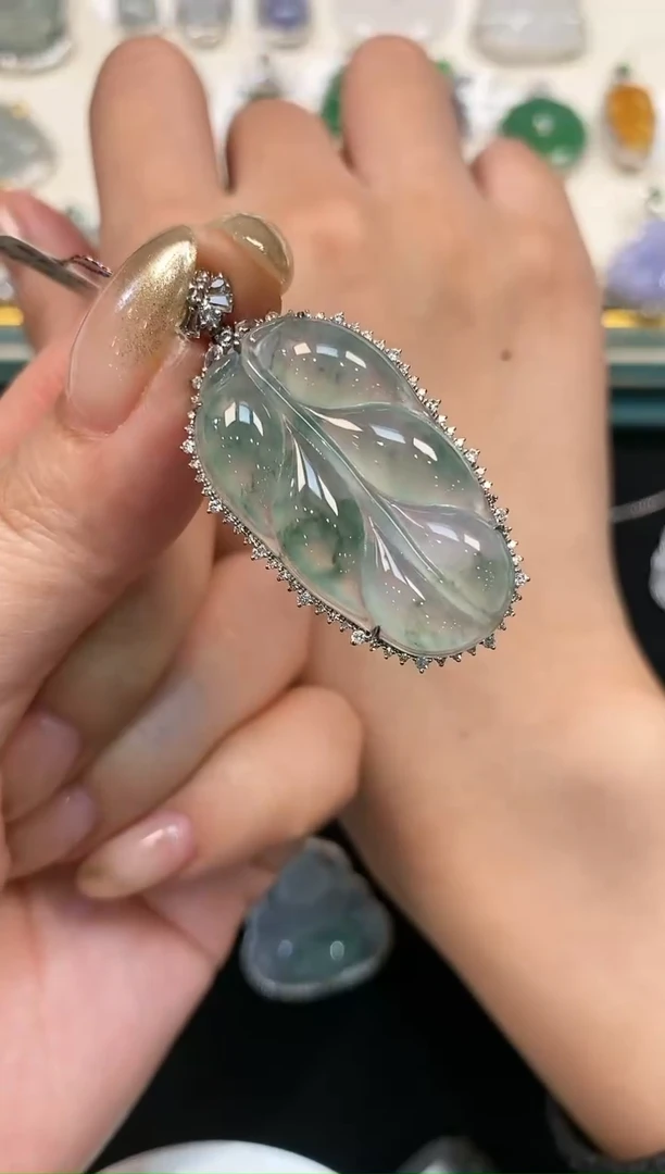 【闪购商品】翡翠吊坠(不含链)18K金镶嵌叶子