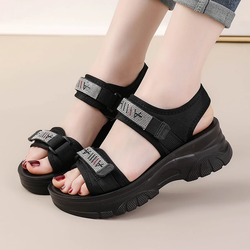 5厘米跟高上线中年妈妈厚底中高跟沙滩鞋坡跟软底百搭运动凉鞋女