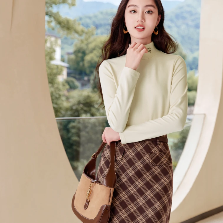 X834112毛针织衫 香影黑色半高领打底衫女内搭可外穿精致打底上衣