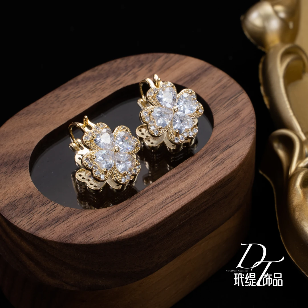 铜合金合成锆石耳饰 法式高级轻奢四叶花朵双面可戴气质素款耳环