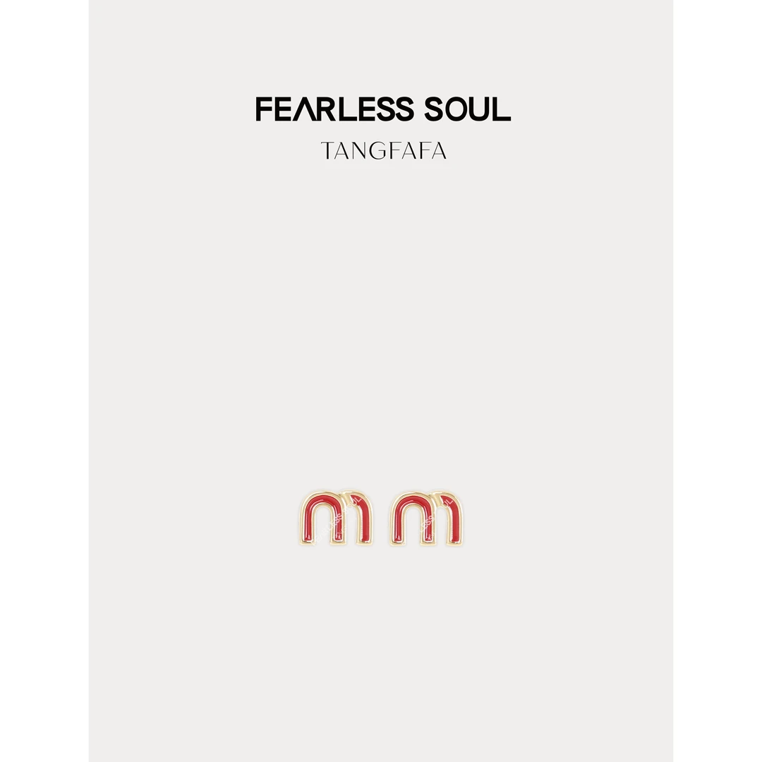 铜合金耳饰 TFF X FS 简约红色“M”字母耳钉 824FE135 =