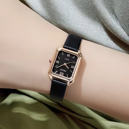 无品牌女士新款轻奢女士手表百搭时尚简约适合职场佩戴腕表复古皮
