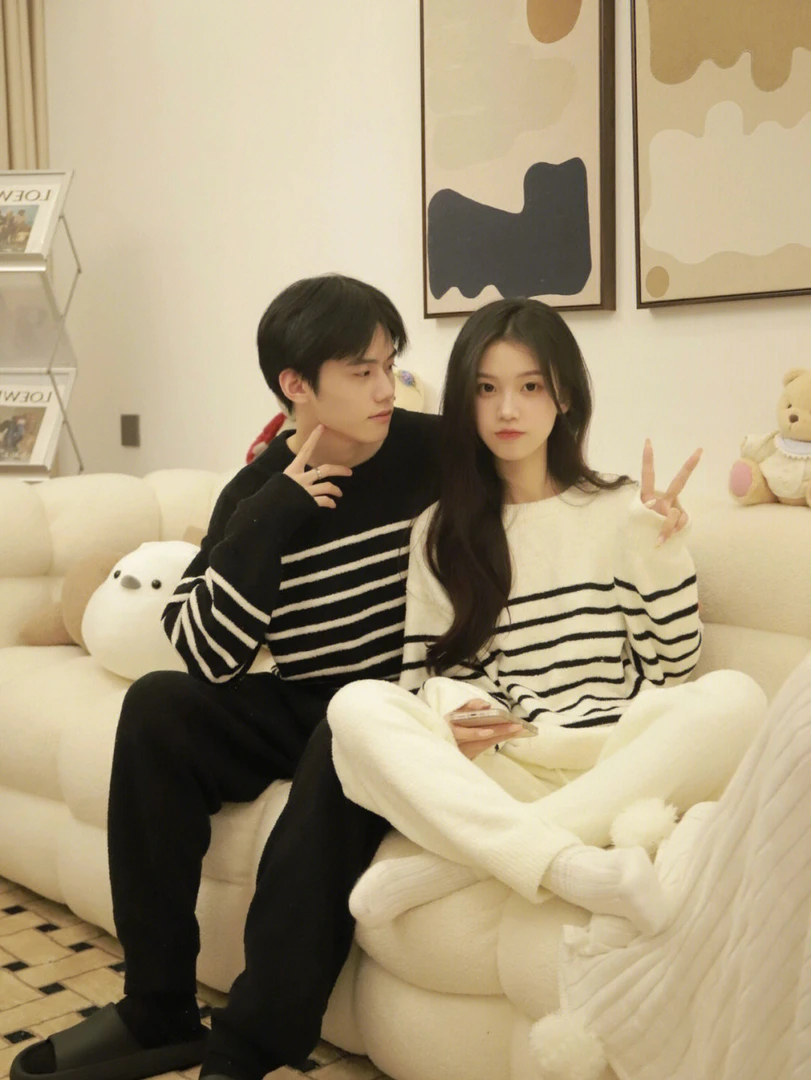 情侣睡衣女款冬季2024新款网红风加绒加厚针织保暖条纹家居服男士