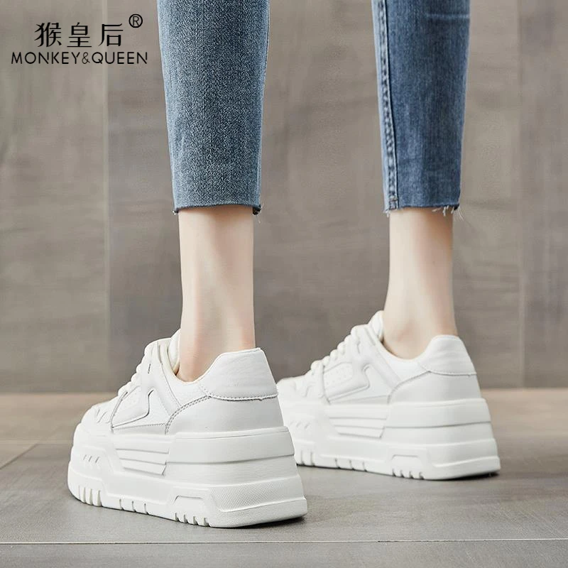 百搭板鞋女款2025春秋新款小个子松糕厚底增高白鞋超火休闲小白