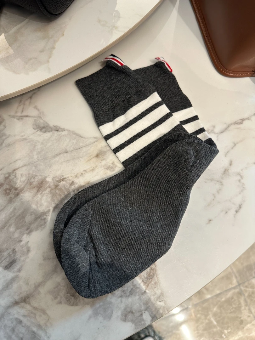 2024新款真空包装百搭三条杠中筒袜子黑灰色各一双男女同款 WZ207