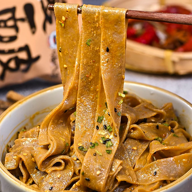 荞麦面皮速食粗粮代餐网红麻酱面皮免煮整箱批发香辣美味110g/包