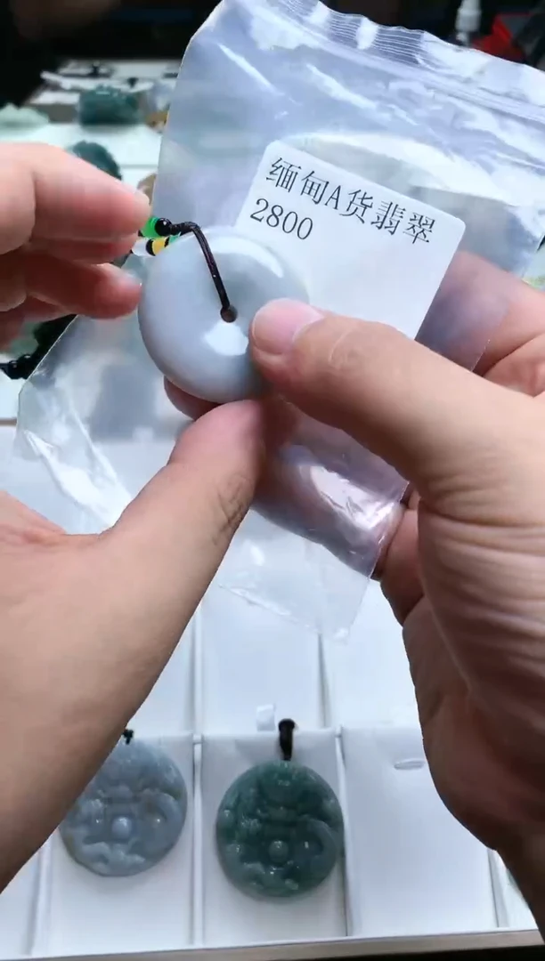 【闪购商品】翡翠颈饰未镶嵌2800挂件