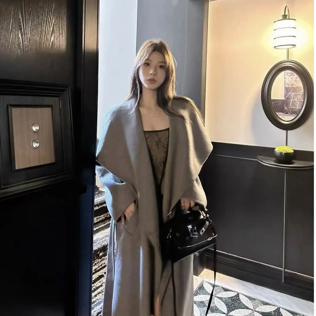 秋冬新款高端大翻领气场感女长款气质立领绵羊毛呢外套FDMNC027