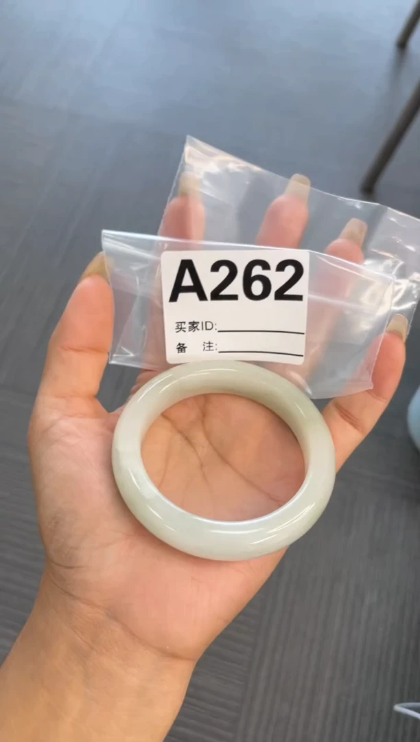 【闪购商品】石英质玉（天山翠）手镯未镶嵌262