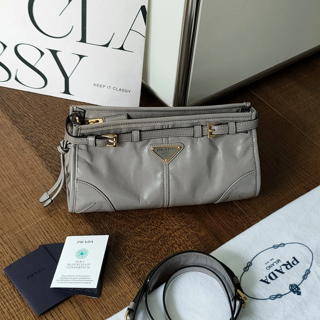 99新 Prada/普拉达 Azul-灰色 油蜡皮 soft lux小号单肩包 34539