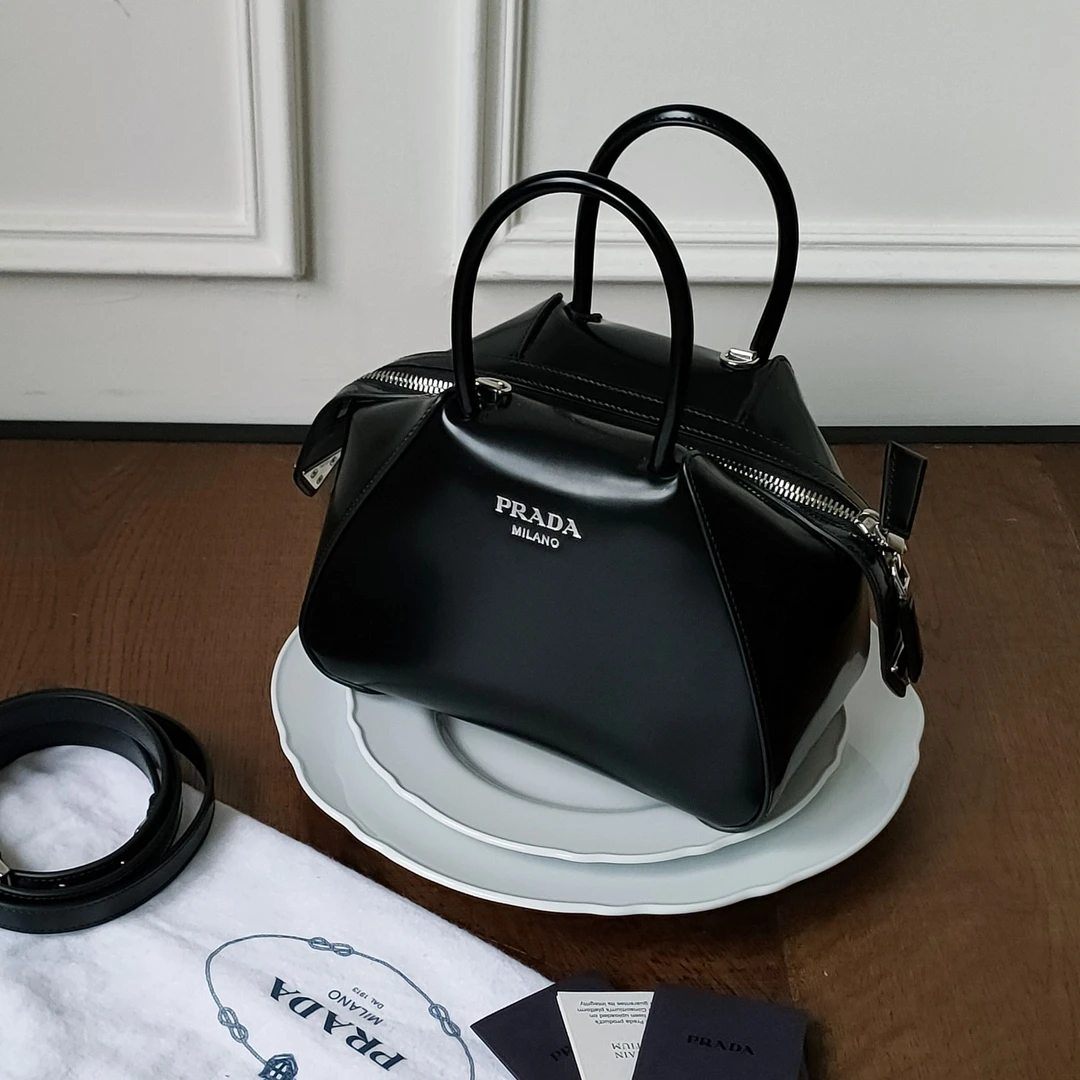95新 Prada/普拉达 Azul- 黑银光面 小号Supernova保龄球包 35241