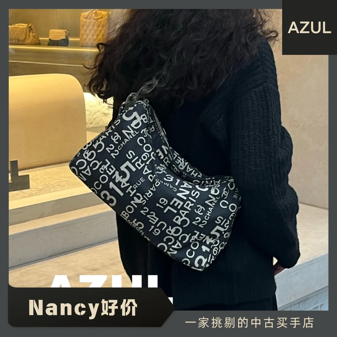 95新 Chanel/香奈儿 月底好价-米黑布面字母亚克力链托特包/21692