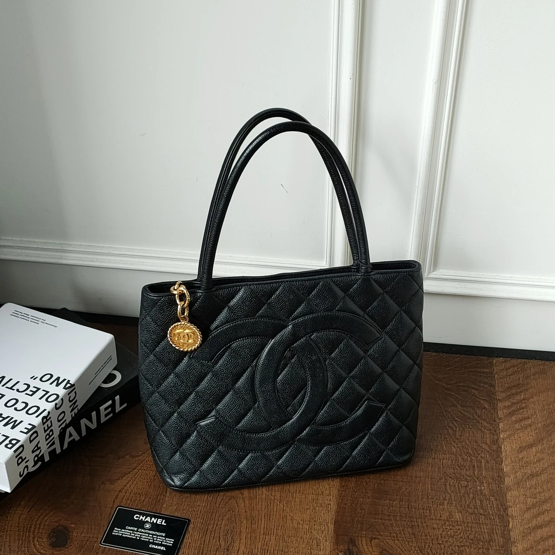 95新 Chanel/香奈儿 Azul-黑金 牛皮 希尔顿手提包 35111时尚百搭