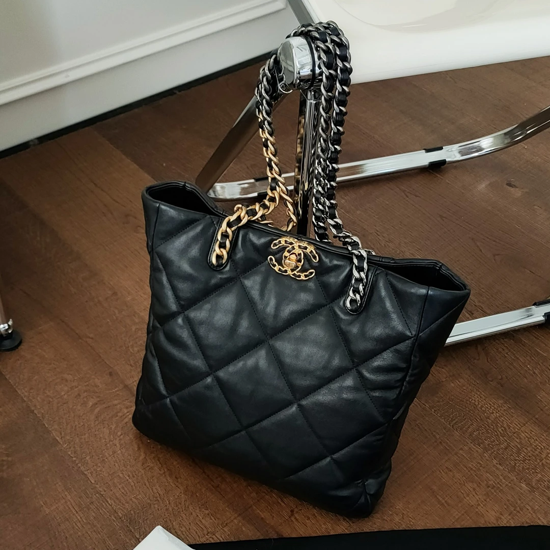 95新 Chanel/香奈儿 Azul-芯片款黑金羊皮19bag竖版托特包 33976