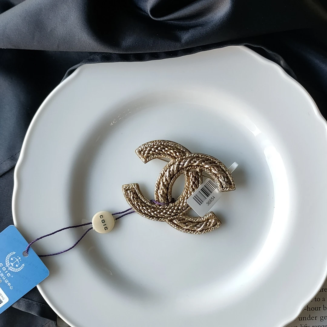 95新 Chanel/香奈儿 Azul-Chanel 金色麻花藤纹大双C胸针 36654