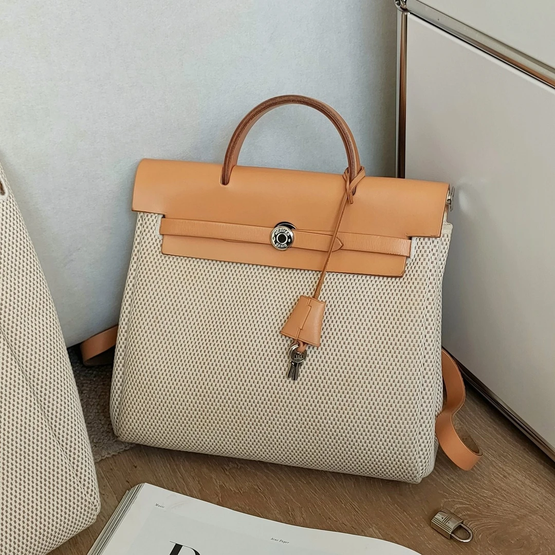 95新  Azul中古-Hermes 中古款米棕帆布拼皮Herbag31双肩包23523