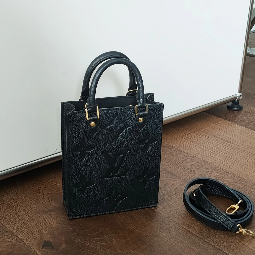 95新 LV Azul- 黑色全皮压纹mini琴谱芯片款斜挎包 34138 经典