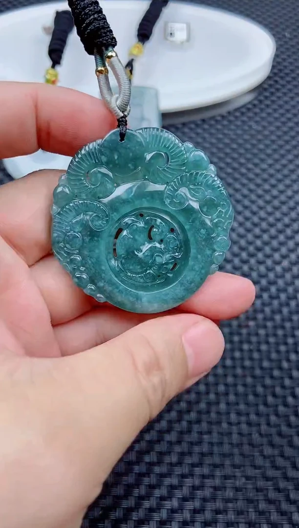 【闪购商品】翡翠吊坠(赠链)未镶嵌1