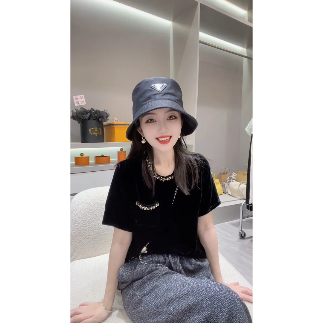 《CHUN》单口袋装饰链桑蚕丝丝绒T恤