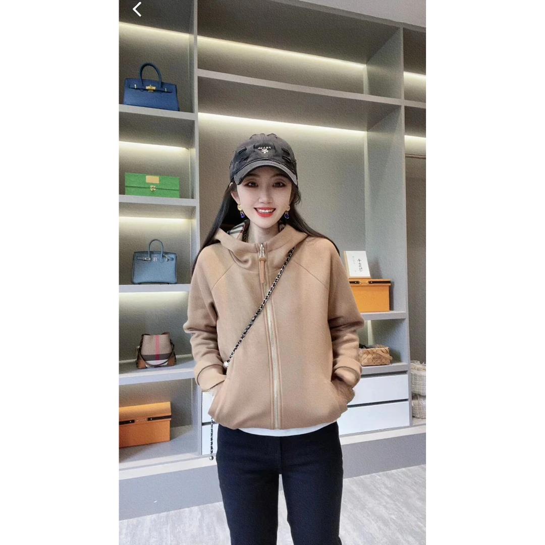 《CHUN》字母连帽拉链外套