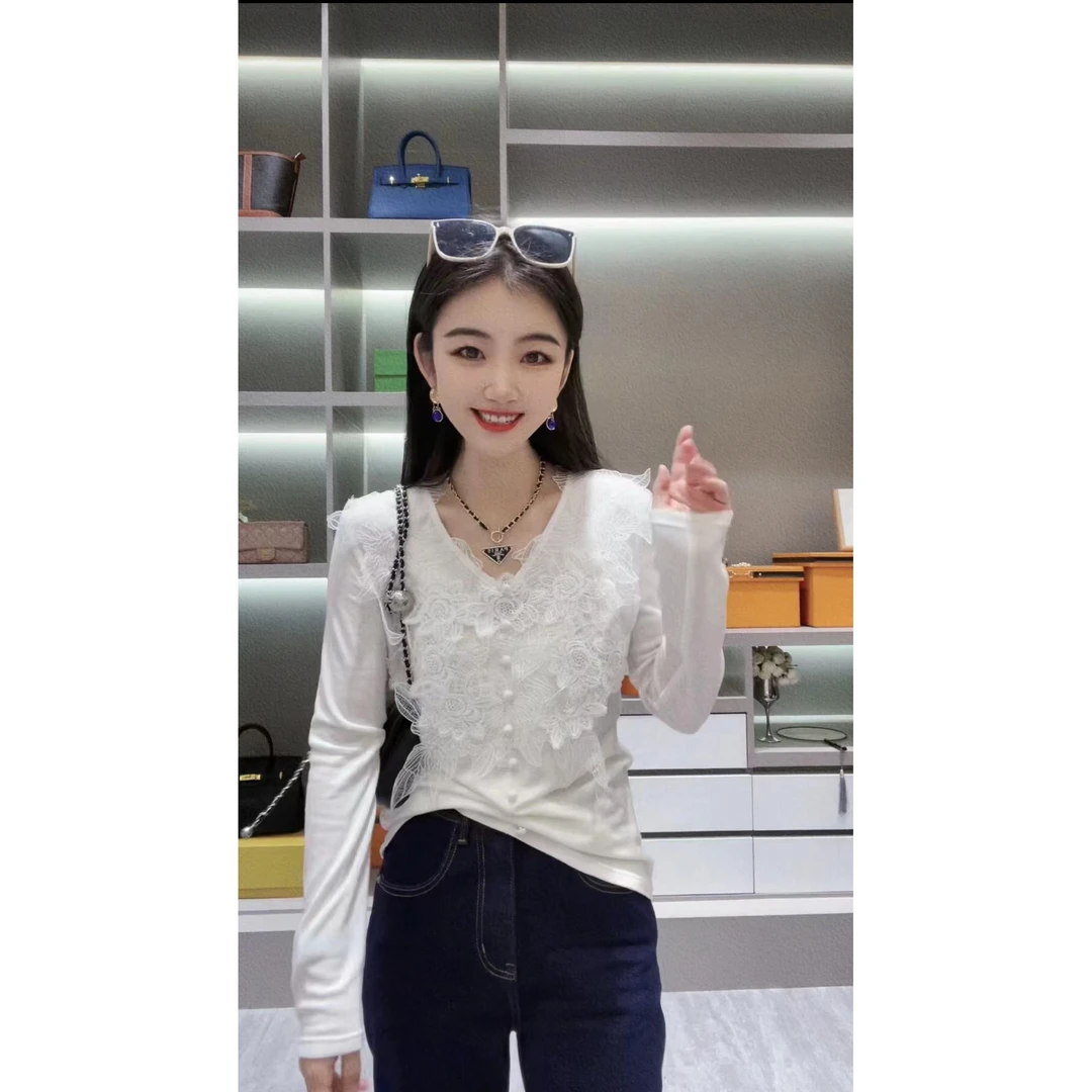 《CHUN》满绣花纹上衣