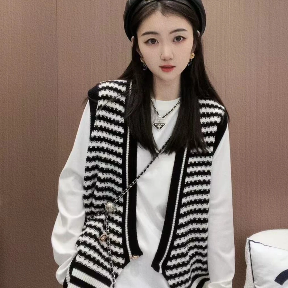 《CHUN》黑白条纹勾花羊毛马甲